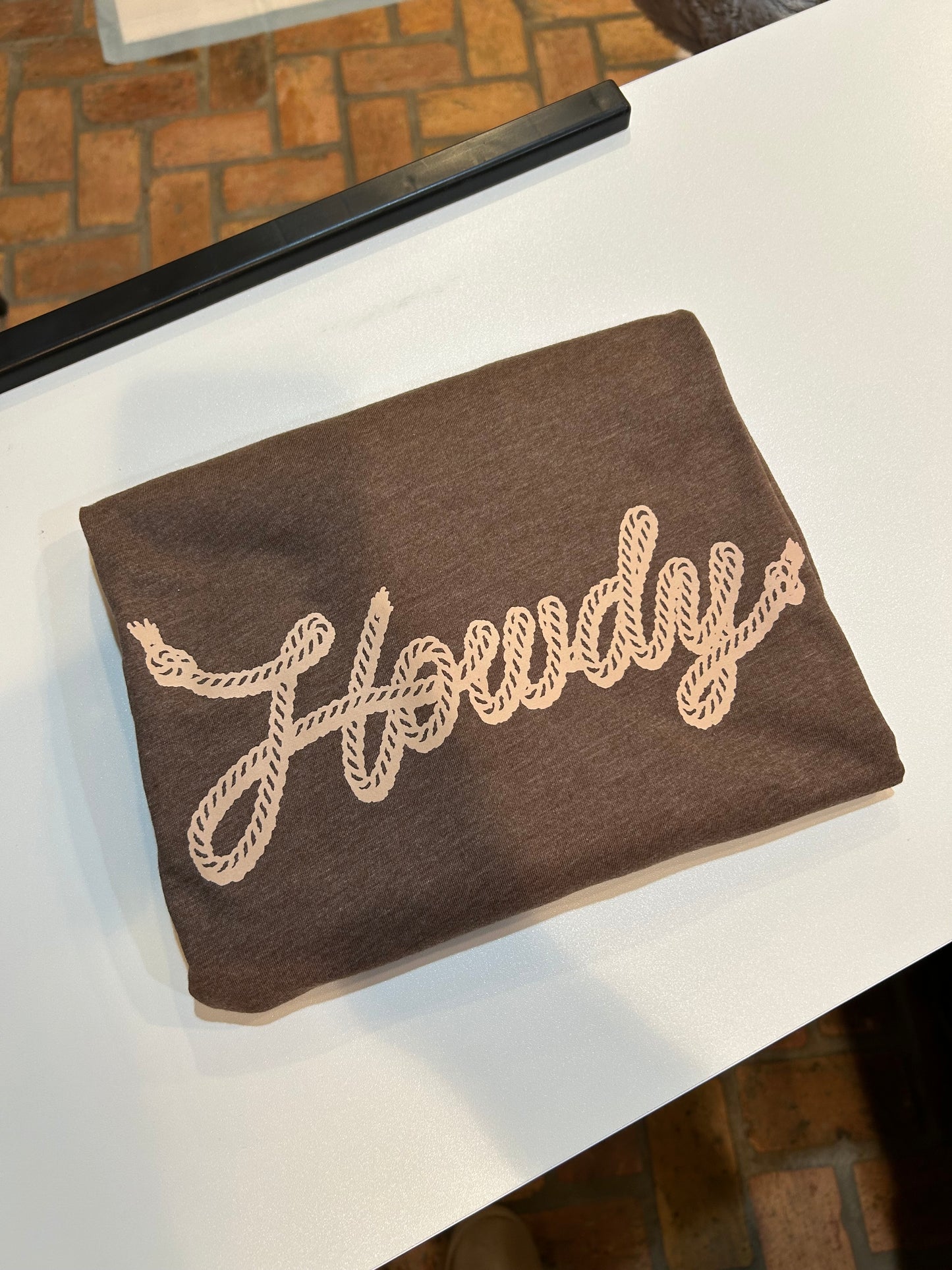 Howdy graphic tee