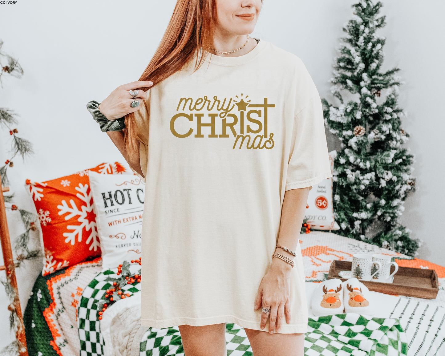 MERRY CHRIST MAS GRAPHIC TEE