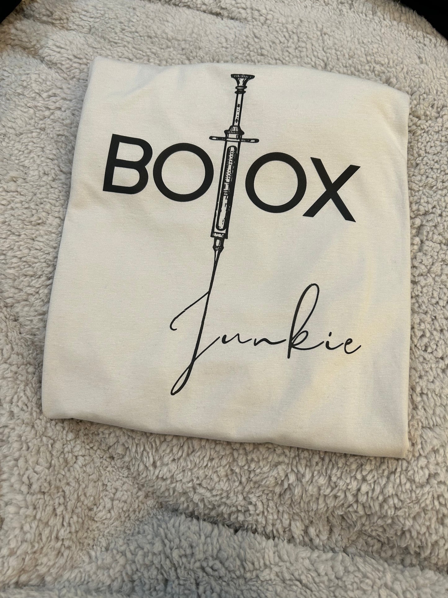 BOTOX JUNKIE GRAPHIC TEE