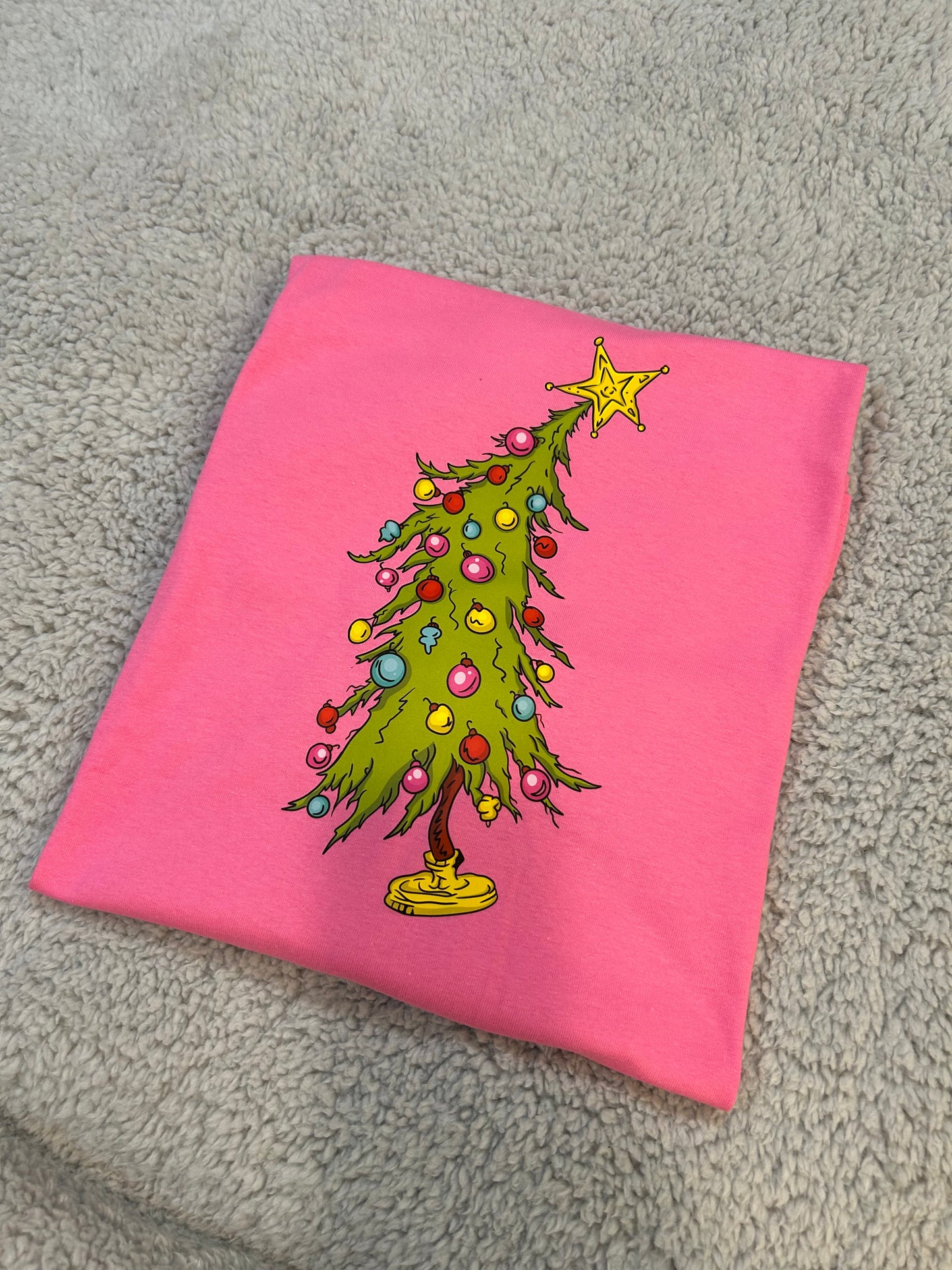 GRINCH XMAS TREE GRAPHIC TEE