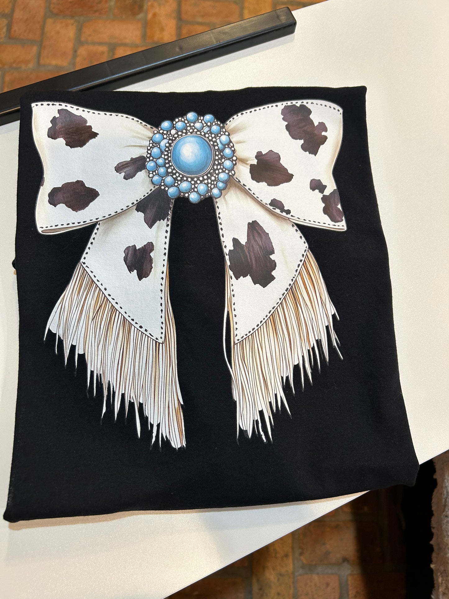 COW BOW GRAPHIC TEE