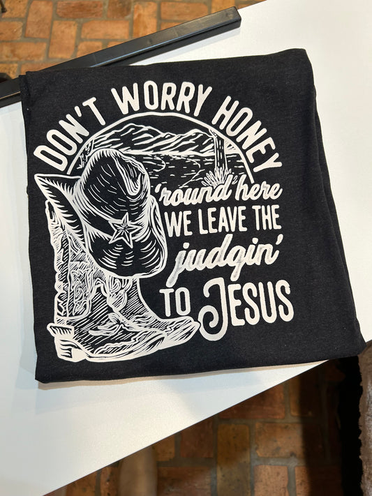 DON’T WORRY HONEY GRAPHIC TEE
