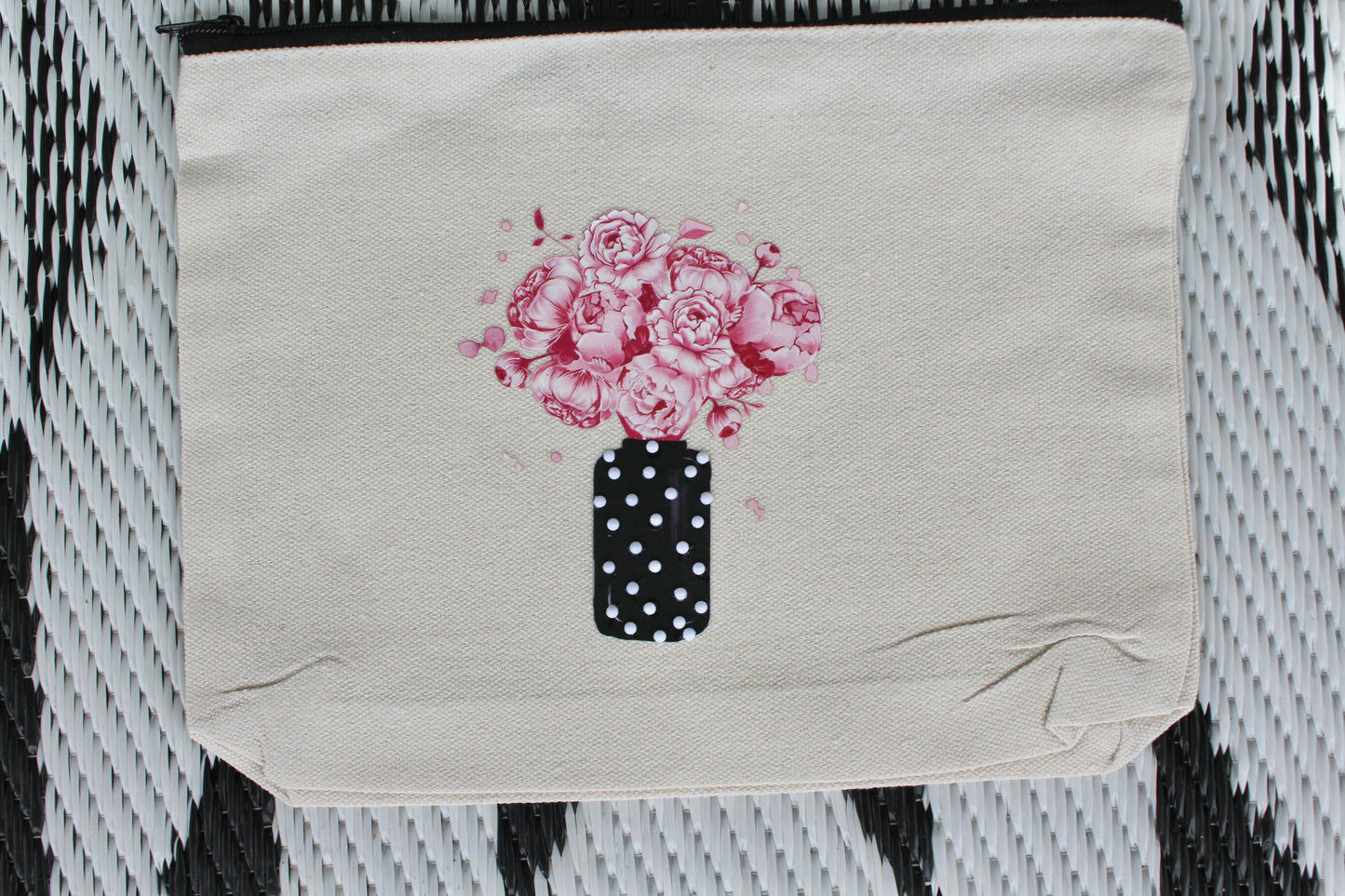 Polka dot vase with flowers zipper bag