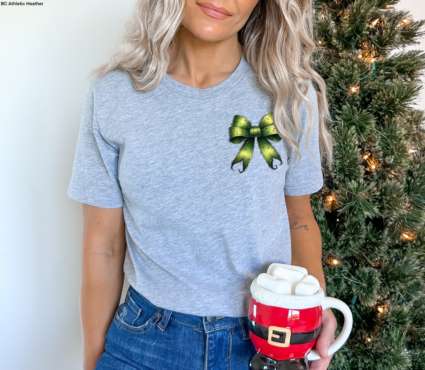 GRINCH BOW POCKET GRAPHIC TEE