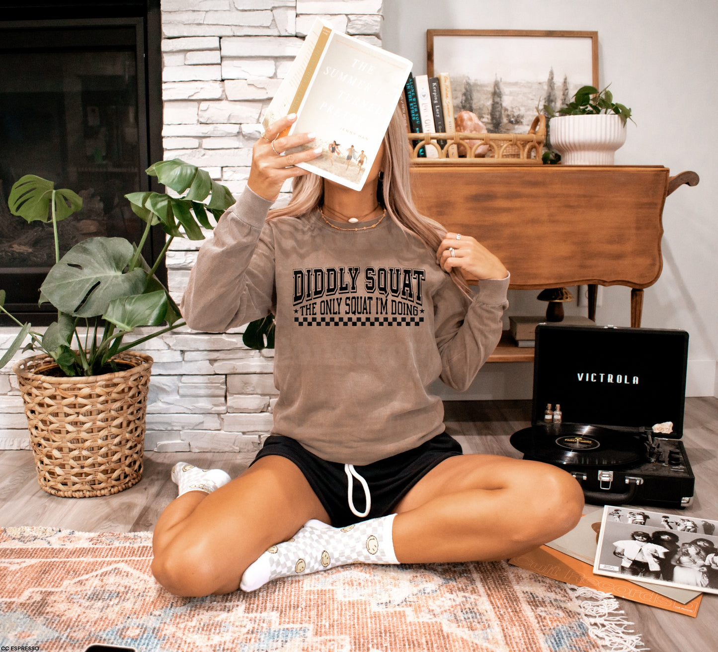 DIDDLY SQUAT GRAPHIC TEE
