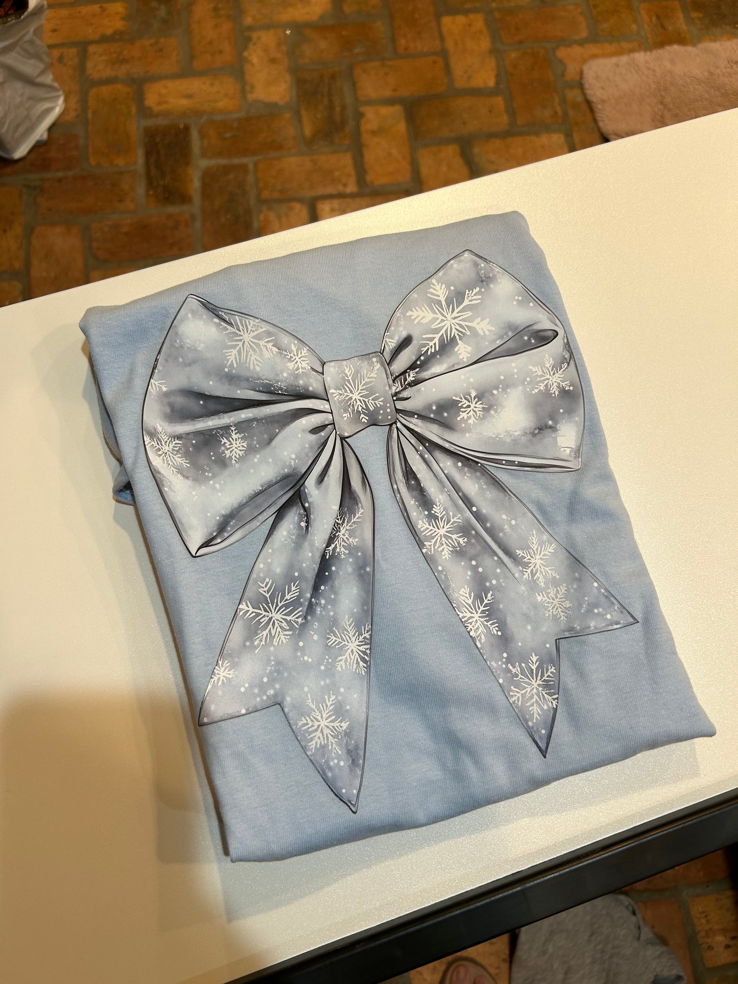 BLUE WINTER BOW GRAPHIC TEE