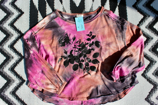 Tie dye black roses pull over