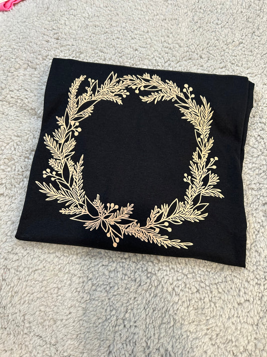 WREATH GRAPHIC TEE