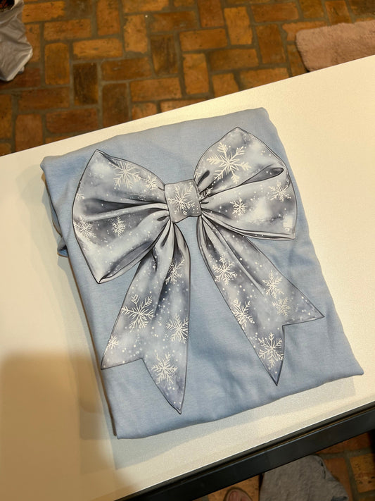 BLUE WINTER BOW GRAPHIC TEE