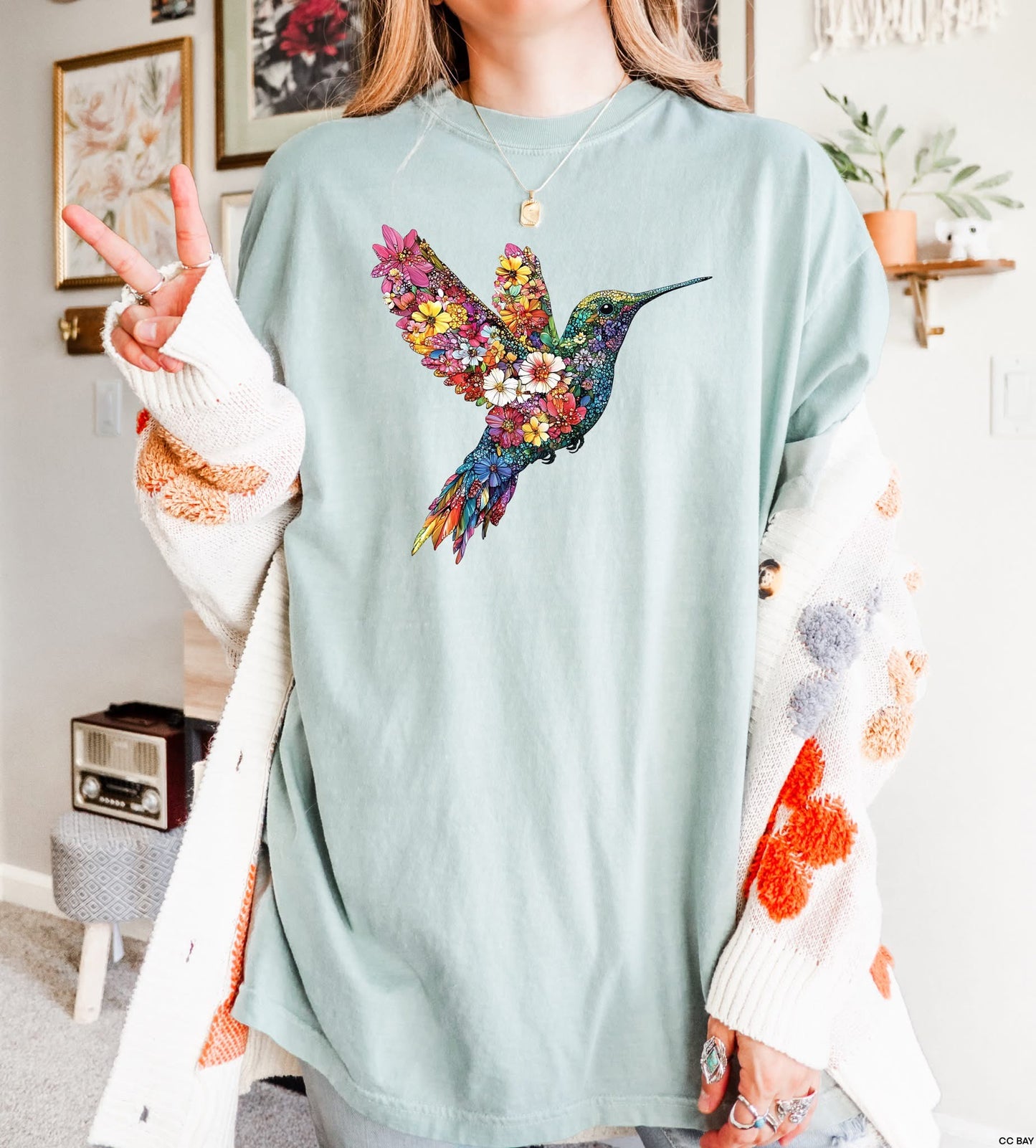 FLORAL HUMMINGBIRD GRAPHIC TEE