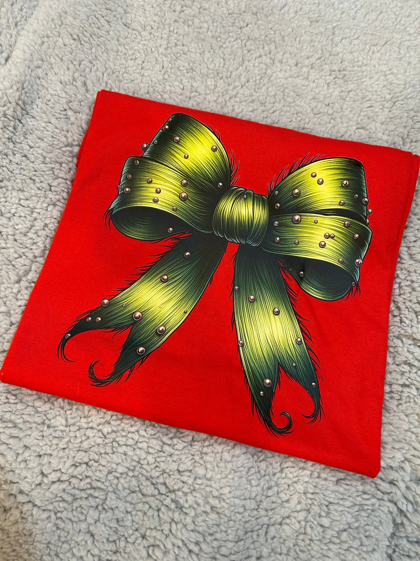 GRINCH BOW GRAPHIC TEE