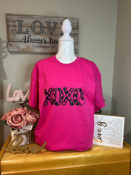 XOXO GRAPHIC TEE